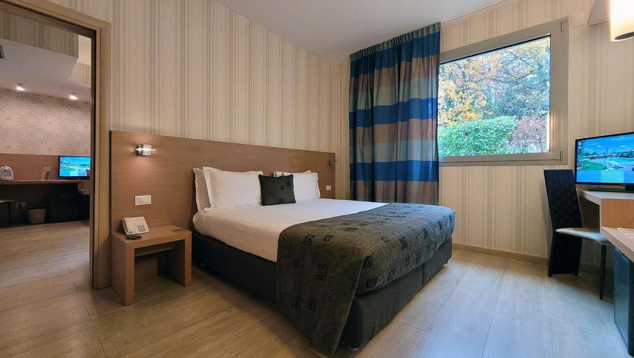 Relais Bellaria Hotel & Congressi سان لاتْسارو دي سافين المظهر الخارجي الصورة