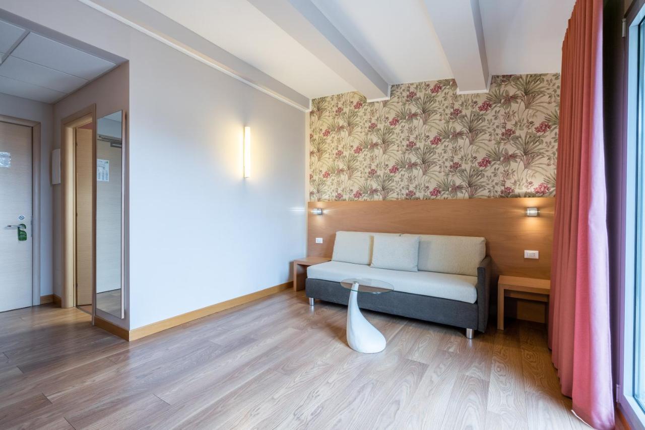 Relais Bellaria Hotel & Congressi سان لاتْسارو دي سافين المظهر الخارجي الصورة