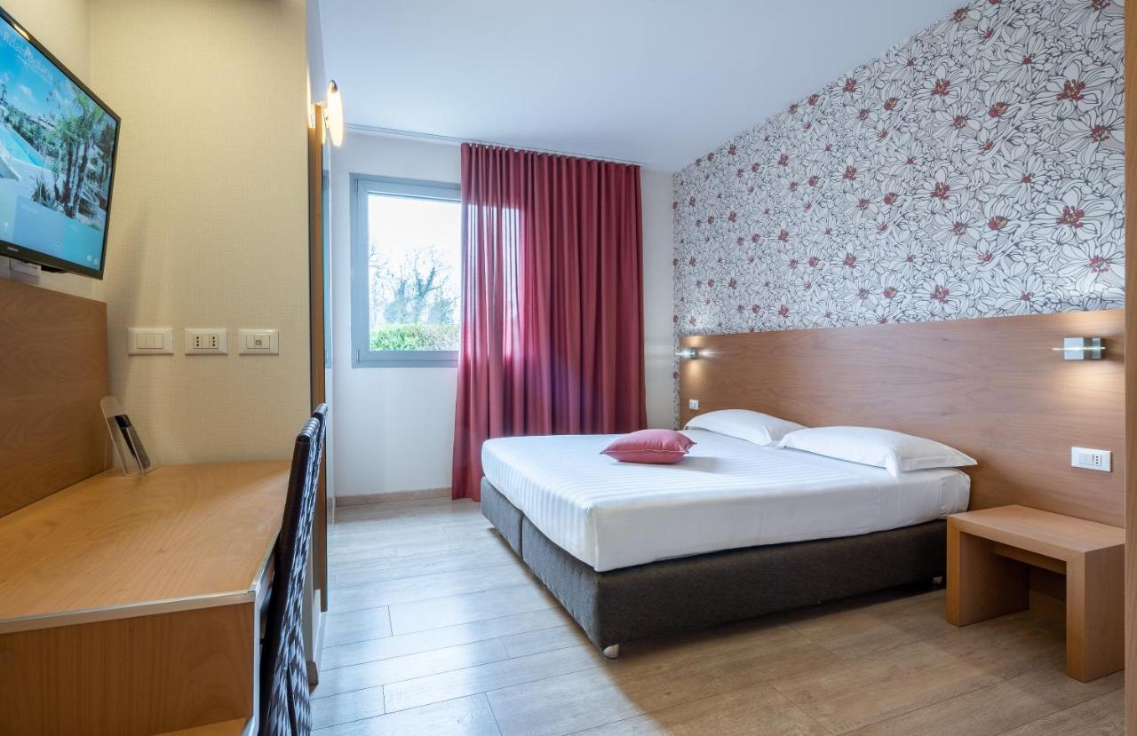Relais Bellaria Hotel & Congressi سان لاتْسارو دي سافين المظهر الخارجي الصورة
