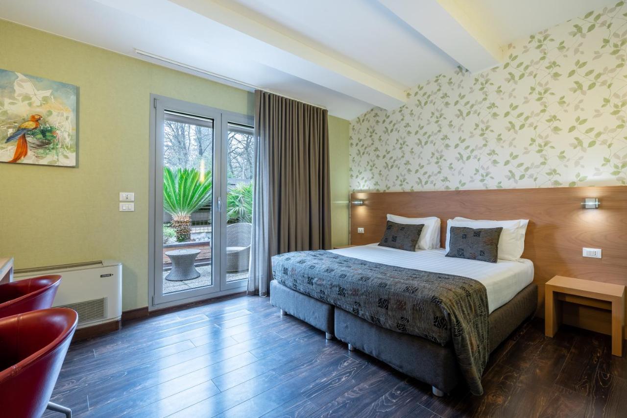 Relais Bellaria Hotel & Congressi سان لاتْسارو دي سافين المظهر الخارجي الصورة