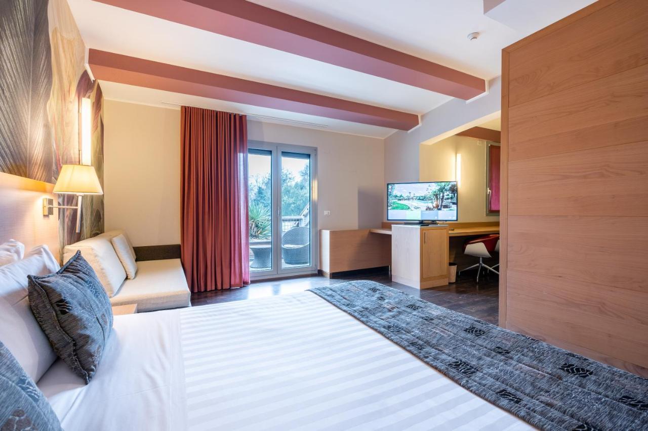 Relais Bellaria Hotel & Congressi سان لاتْسارو دي سافين المظهر الخارجي الصورة